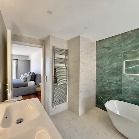 Rooftop 2bedrooms, 2bathrooms Jacuzzi & Sea View #2 *