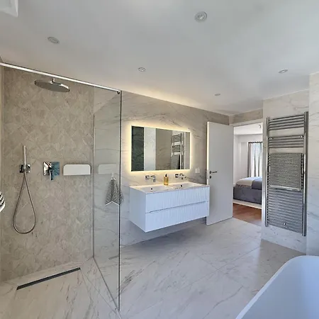 Rooftop 2bedrooms, 2bathrooms Jacuzzi & Sea View #2 *