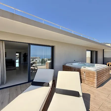 Rooftop 2bedrooms, 2bathrooms Jacuzzi & Sea View #2 Lägenhet *