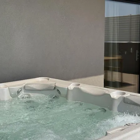 Rooftop 2bedrooms, 2bathrooms Jacuzzi & Sea View #2 Lägenhet *