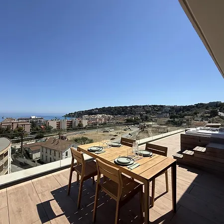 Rooftop 2bedrooms, 2bathrooms Jacuzzi & Sea View #2