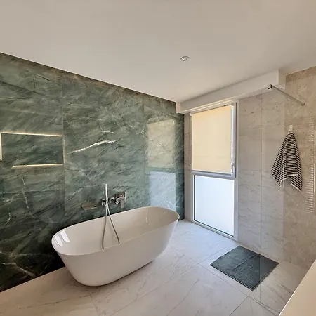 Rooftop 2bedrooms, 2bathrooms Jacuzzi & Sea View #2